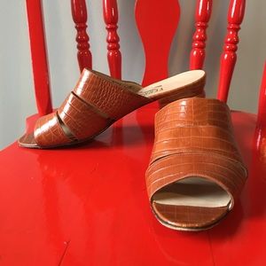 Salvatore FERRAEGAMO leather sandals 7.5